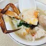 酒立方宵夜档位于常平的繁华地段，交通便利