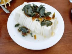 皮蛋豆腐-宝瑞门钉肉饼店
