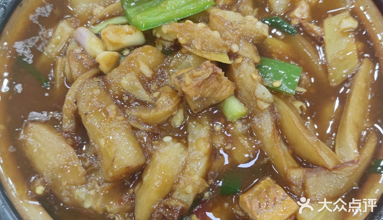 伟雄餐厅味道说得过去，貌似没有之前吃的另一家经惊艳