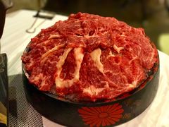 安格斯牛肉-鲜入围煮花胶鸡海鲜火锅
