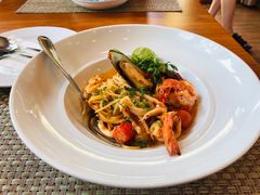 -Chom Cafe and Restaurant