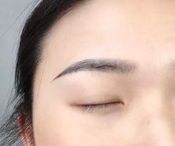 -一个差评成就的纹眉店