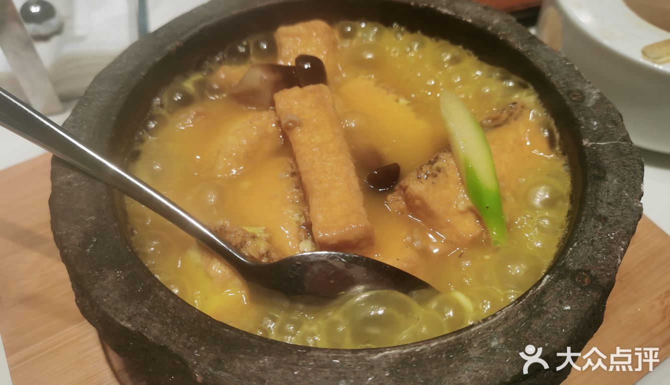 很不错的川菜，每一道菜都非常的正宗非常赞，尤其是夫妻