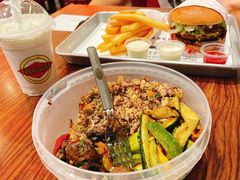 草莓味奶昔-FATBURGER 特富客汉堡(外交公寓店)
