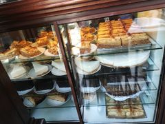-Majestic Café