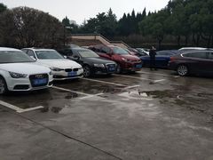 -龙华烈士纪念馆-停车场