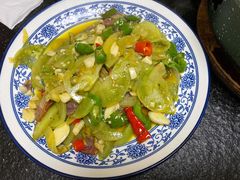 青番茄炒腊肉-老铁私房菜