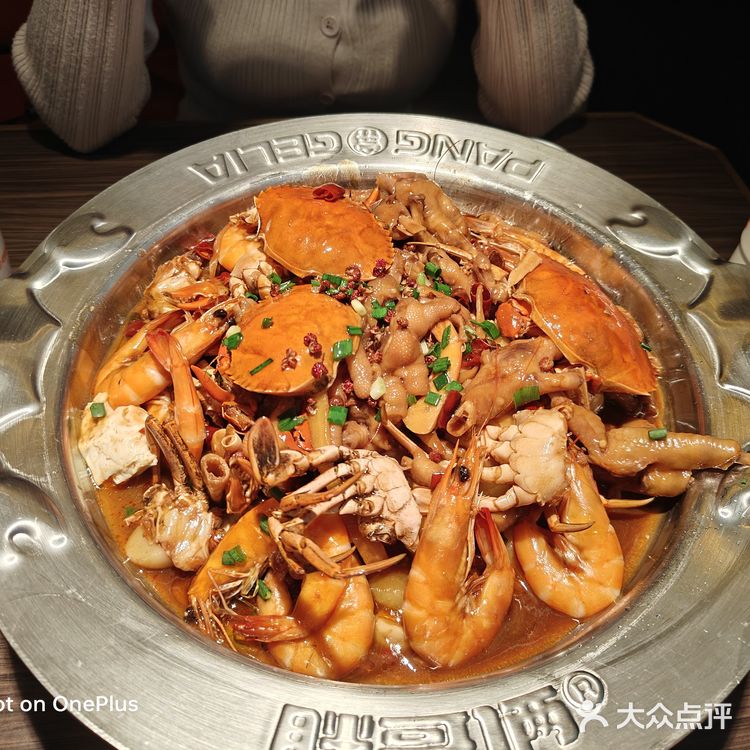 0元玩转这座城在胖哥俩肉蟹煲尝试了他们的虾蟹堡