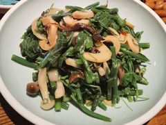 丝瓜尖拌菌菇-中8楼风尚云南菜(颐堤港店)