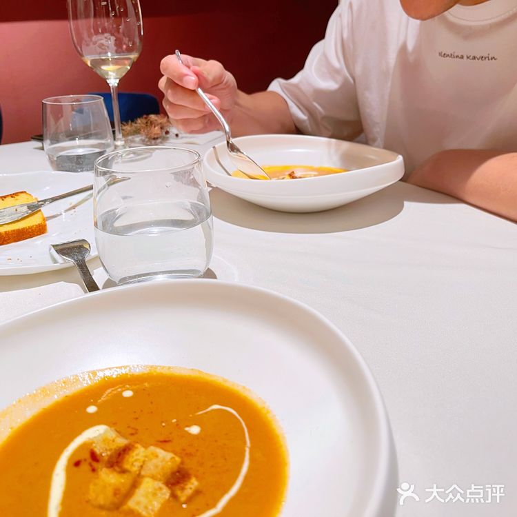 红色牛油果 广州新晋艺术法餐 很固执的钻研 只为呈现出最好的