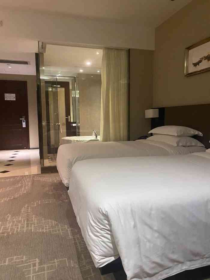 新海利大酒店(拱北口岸店)-"很喜欢,房间环境关键是床舒服,不过枕头吧