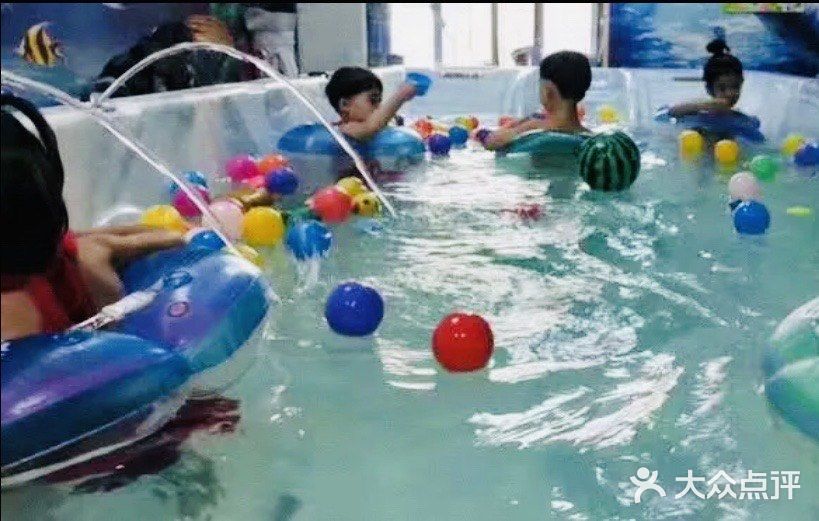 宝宝游泳好开心吖～～