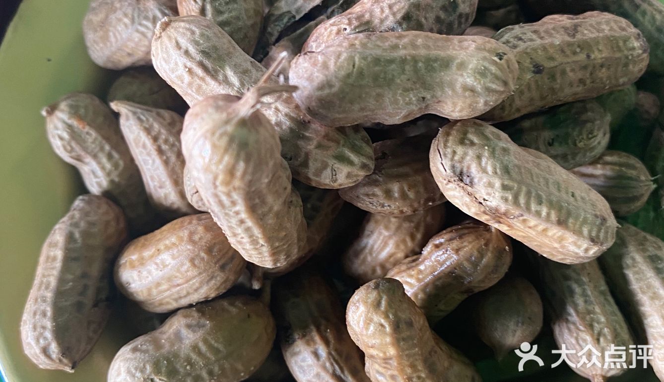 这是一家汉阳区非常出名的宵夜摊，以虾子烧烤最为出名