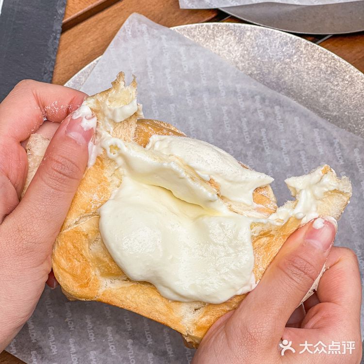 建设路工业风面包店🍞拍照太出片了‼️