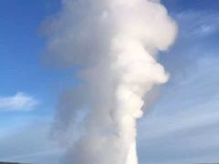 -老忠实间歇泉