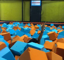 -蹦贝运动中心·蹦床·攀岩·闯关(龙岗店)