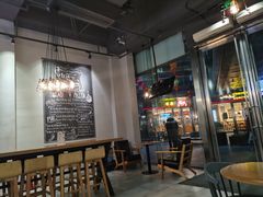 大堂-HELLO 27 意面·沙拉·帕尼尼