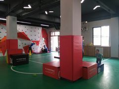 -悦动体能篮球羽毛球网球(三里河店)