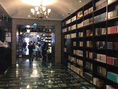 -钟书阁(松江泰晤士小镇店)