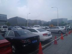 -虹桥火车站-停车场