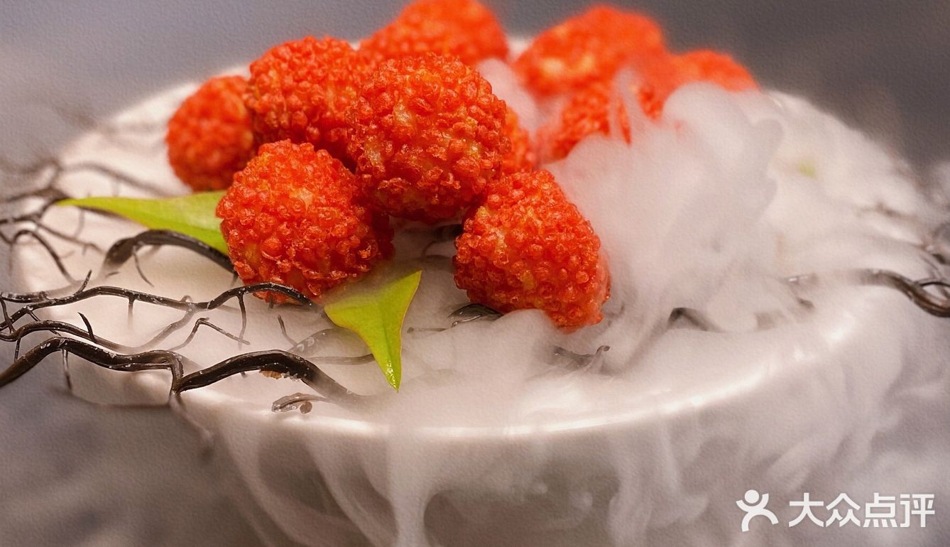 狮子山上，阅江楼旁，宝藏级别的餐厅，雕栏玉砌醉东风