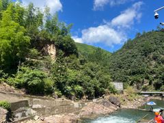 -安吉龙王山峡谷漂流