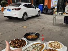 -丹水桥地锅鱼·翘嘴鲌·地方特色全鱼宴(丹江口大坝店)