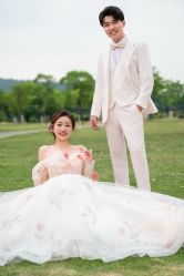 -雪中彩影婚纱摄影·微光艺术中心