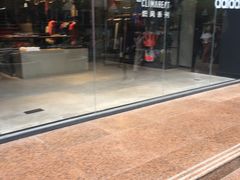 -阿迪达斯(百联徐汇商业广场运动旗舰店)
