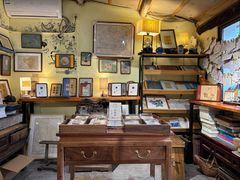 -邊城書店