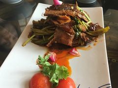 -云海肴·汽锅鸡·云南菜(天山百盛优客店)