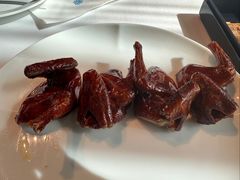 脆皮妙龄鸽-荣轩(新荣记环球金融中心店)