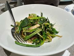 蒜苗炒腊肉-太湖饭店·寄畅轩中餐厅