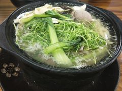-丽虹云南过桥米线(兴工街店)