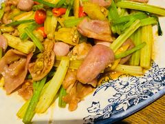 香芹脆鱼肚-阿婉贵州苗家酸汤鱼(梅林店)