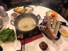 -鲜入围煮花胶鸡海鲜火锅