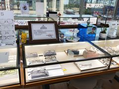 -优视觉视光中心•青少年近视防控(新世界中心写字楼店)