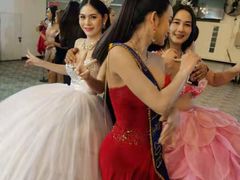 -金东尼人妖秀