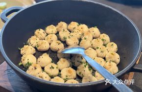 Iron Pot Baked Thumb-Sized Pan-Fried Buns