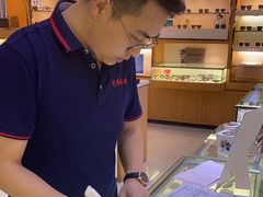 -光明眼镜·蔡司授权(徐泾店)