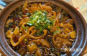 Clay Pot Cabbage Stem with Pork Intestines