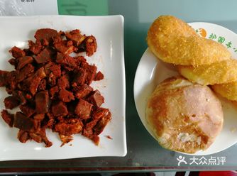 七零后都吃过那种合作社胡同小铺儿卖坛子装的榨菜吧