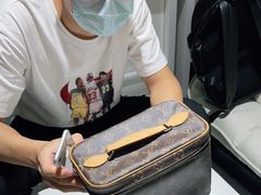 -爱包包奢侈品寄卖(国瑞购物中心店)