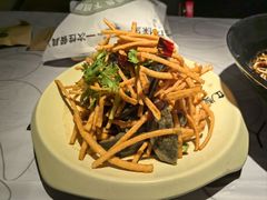 馓子拌皮蛋-巴厘龙虾·榜首油焖大虾(音乐学院·沿江酒馆店)