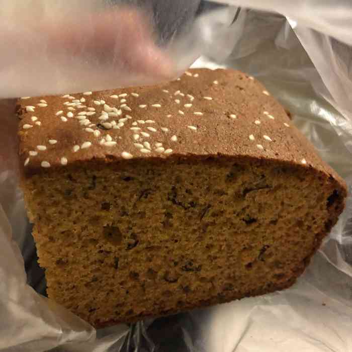 清真马兵月饼-"跟着推荐来的,位置很好找,一进店胡麻油的.