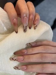 -芊屿芊浔美甲