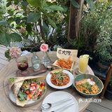 番茄口味真浓郁!每根面条都裹满了肉酱 三文鱼波蛋饭
