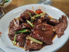 小炒黄牛肉-芦茨金富饭庄·25年老字号·专做稻草鸡