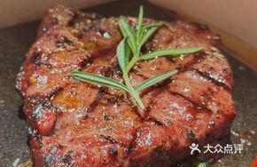 Charcoal-Grilled Black Pepper Beef Steak