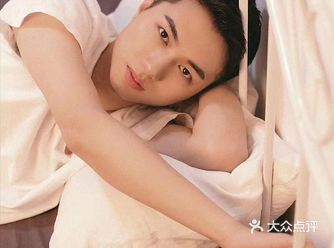 今天我们来讲讲男生拍写真 论表现力可一点都不输女生的